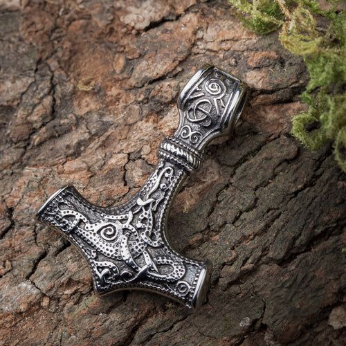Mjolnir Thor Hammer Necklace: A jewelry that protects you