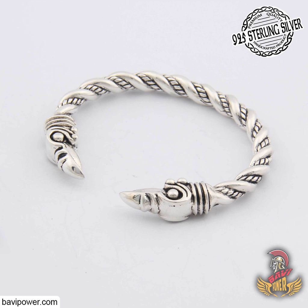 Ciondolo in argento, Huginn e Muninn i corvi di Odino nel disco di rune Ciondolo in argento, Huginn e Muninn i corvi di Odino nel disco di rune